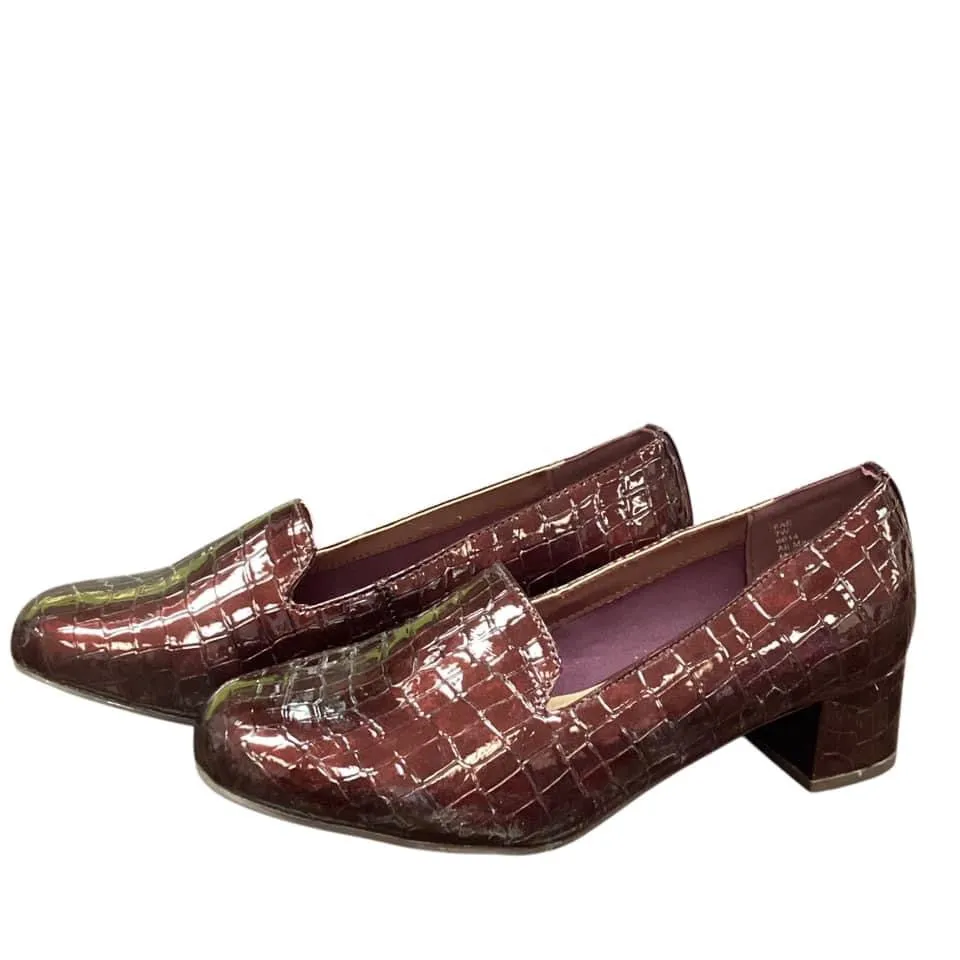 CLOUDWALKERS BY AVENUE EMBOSSED LOAFERS (#36)- SIZE 7