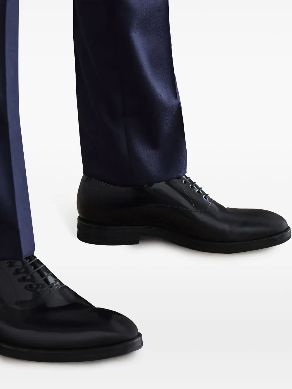 Patent leather oxford shoes