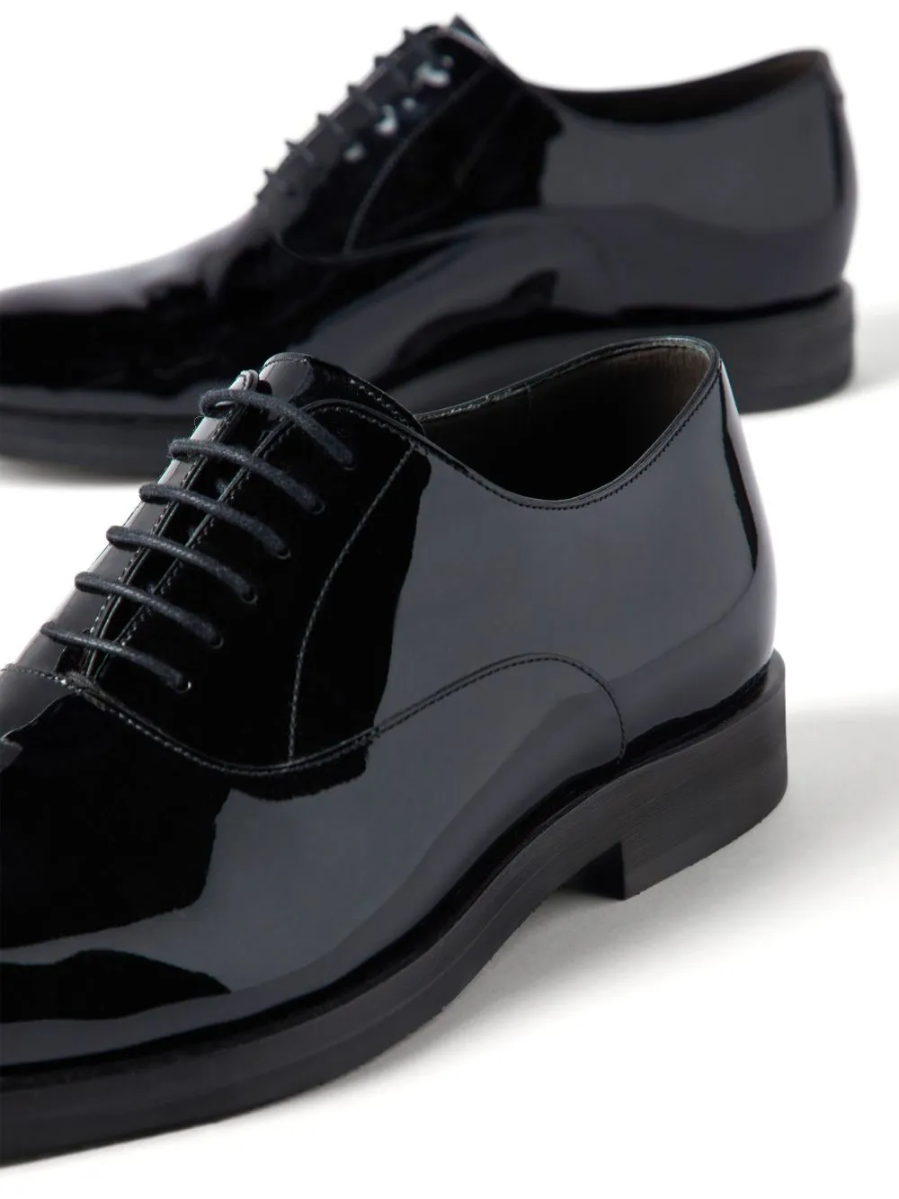 Patent leather oxford shoes