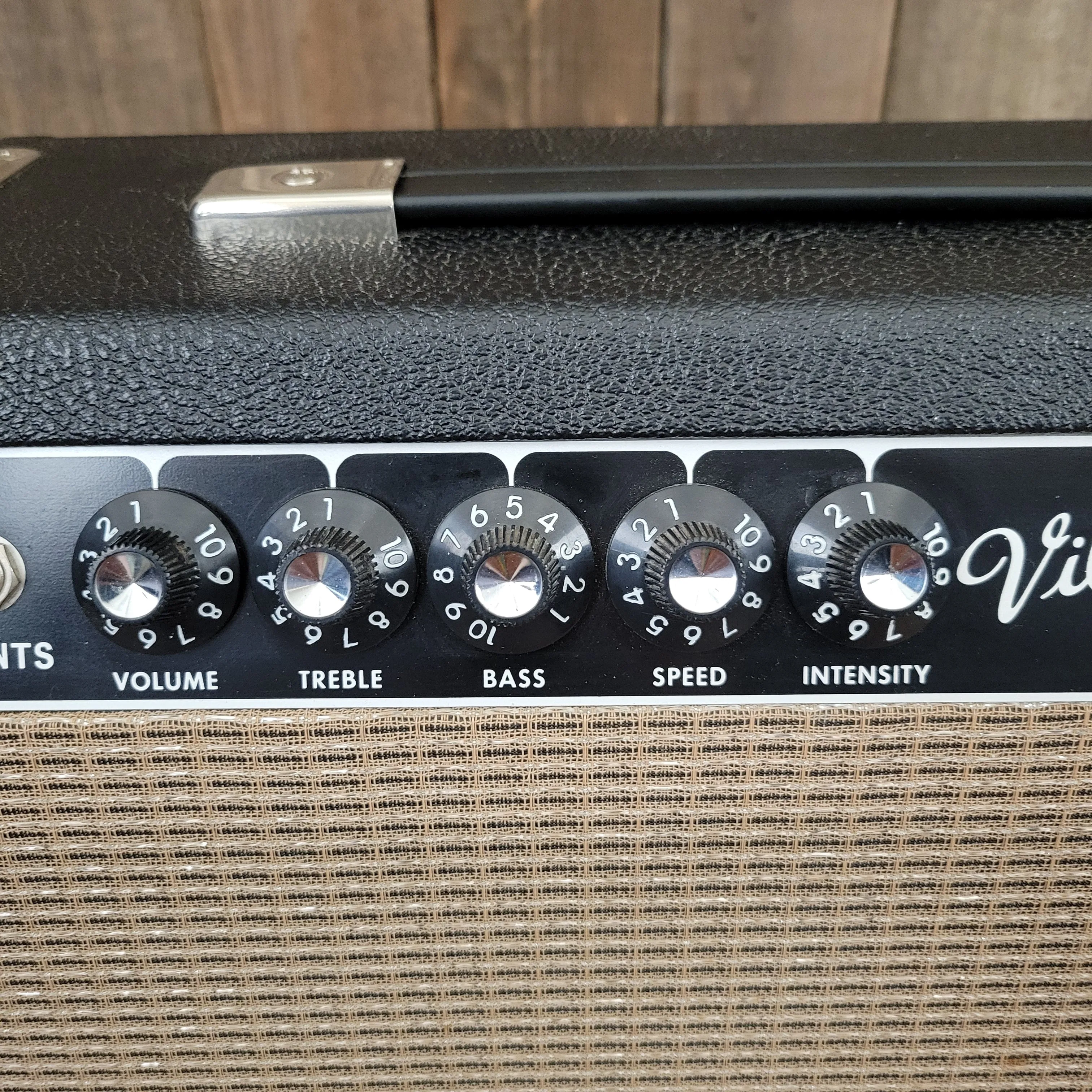 SOLD - Fender Vibro Champ 1964 FEIC Pre CBS Vintage Guitar Amp