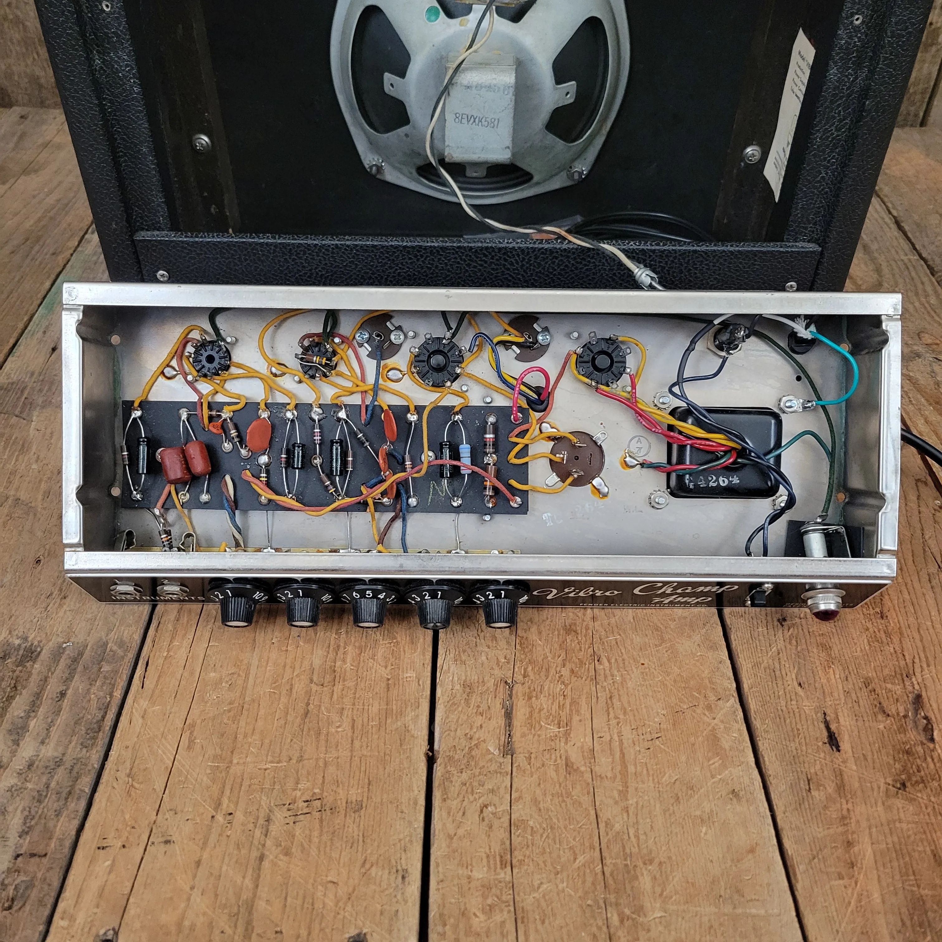 SOLD - Fender Vibro Champ 1964 FEIC Pre CBS Vintage Guitar Amp